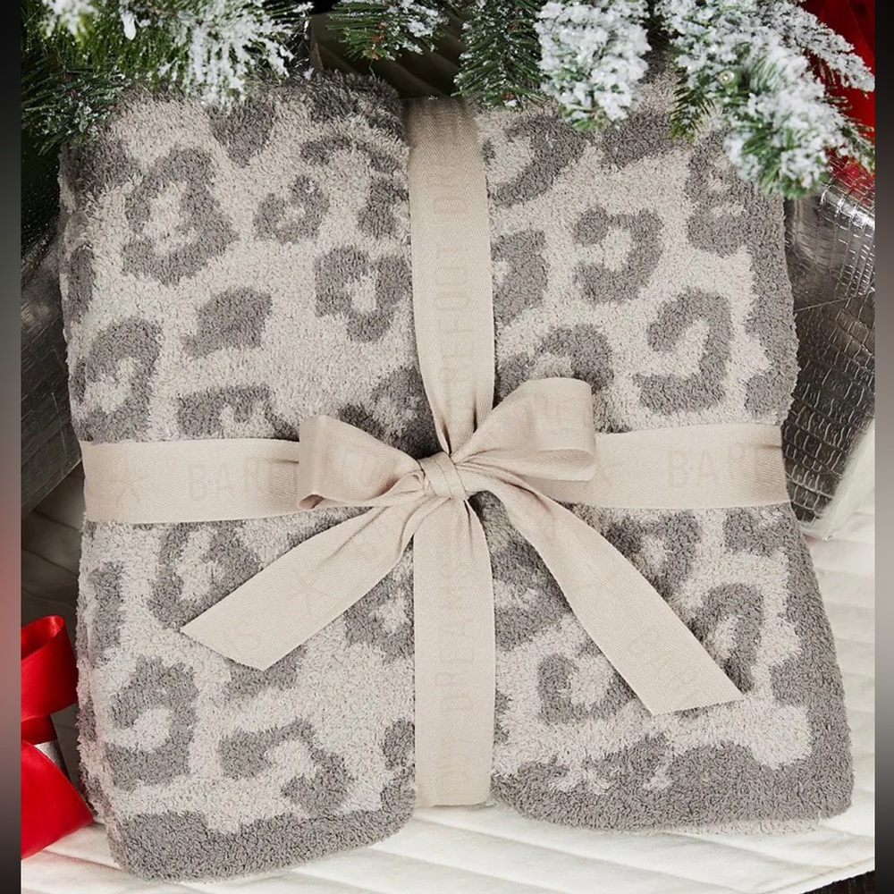 Barefoot Dreams Cozychic Barefoot In The Wild Throw In Linen Warm Gray NWT - Picture 2 of 10